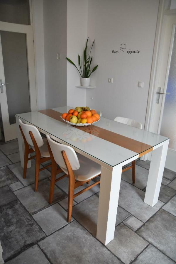 Apartment Panorama Pula Luaran gambar